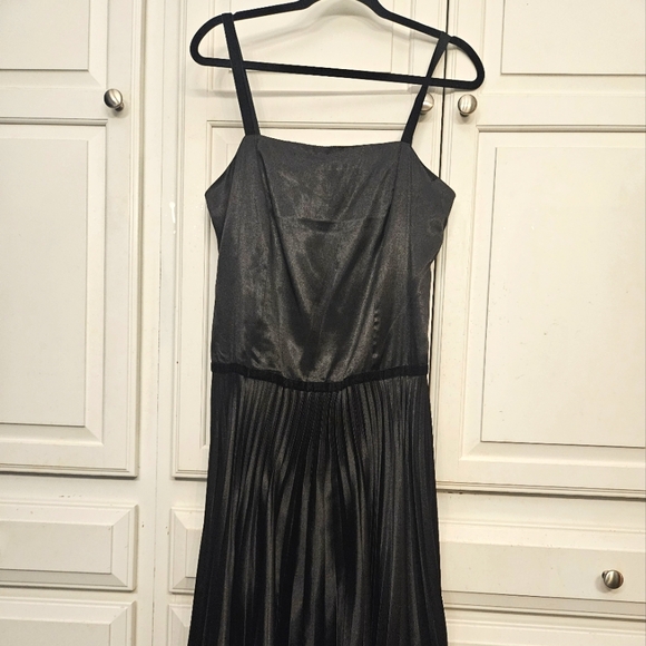 After 5pm, Pleated Dress - Picture 3 of 13